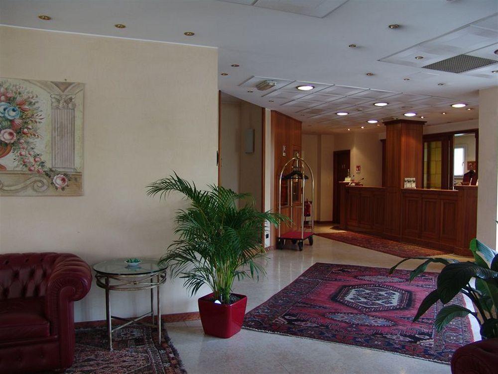 Hotel Visconti Melzo Buitenkant foto