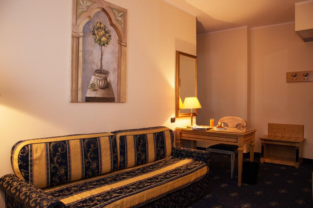 Hotel Visconti Melzo Buitenkant foto