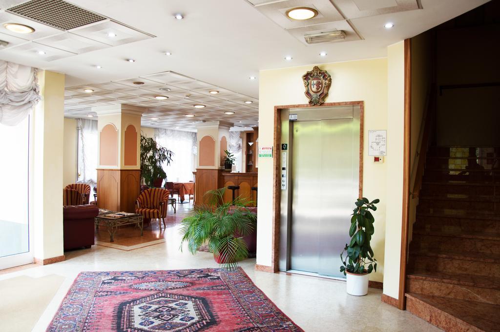 Hotel Visconti Melzo Buitenkant foto