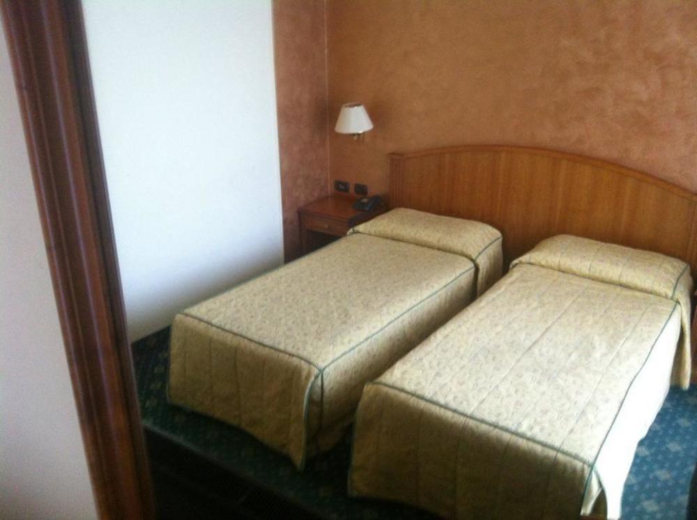 Hotel Visconti Melzo Buitenkant foto