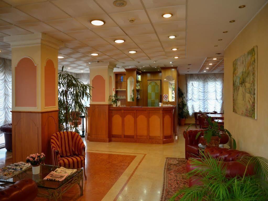 Hotel Visconti Melzo Buitenkant foto