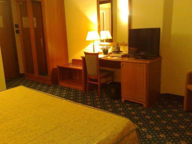 Hotel Visconti Melzo Buitenkant foto